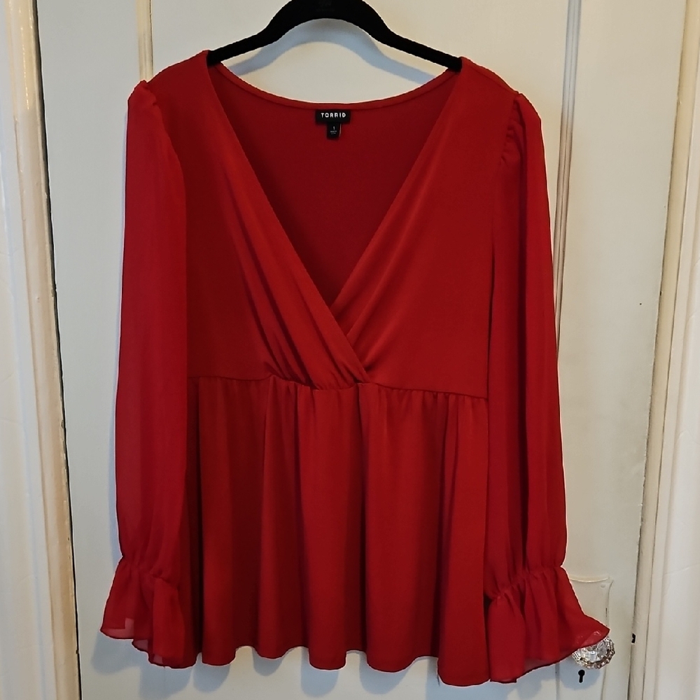 Torrid Women's Red V-Neck Top- perfect for Valentine's Day! Size 1